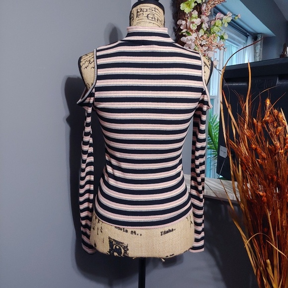 Striped Cutout Arm Knit Tee - Picture 5 of 6